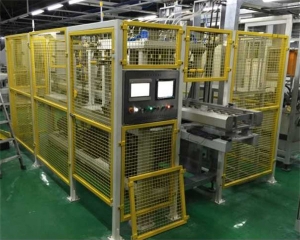 内射口爆少妇麻豆塗膠壓裝檢漏生產線